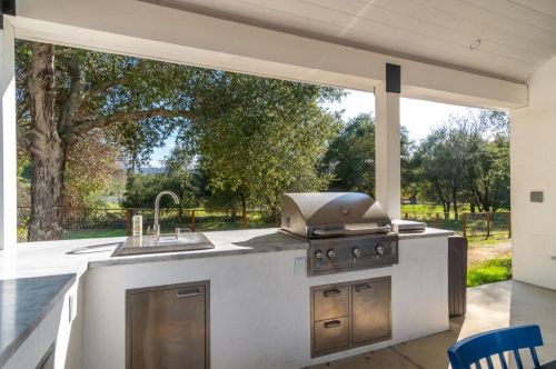 10555 Watsonville Rd, Gilroy CA  95020-9433 exterior