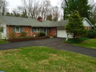 145 Homestead Dr, Gardenville, PA