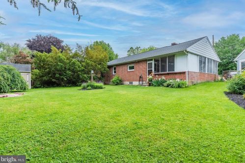 4 Beaver Rd, Camp Hill PA  17011-7404 exterior