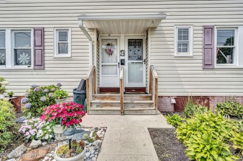 93 Barker Ave, Tinton Falls, NJ 07724-2942