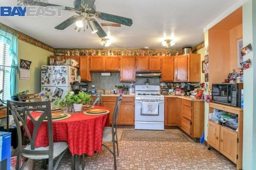 1231 Adeline St, Oakland CA 94607-2810 exterior