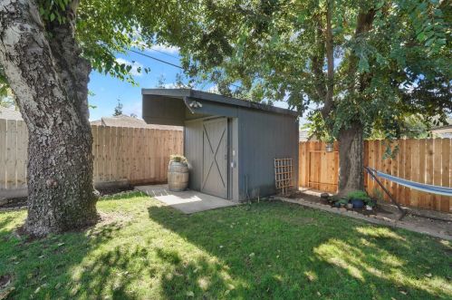 520 Falls Ave, Lodi CA  95240-1018 exterior