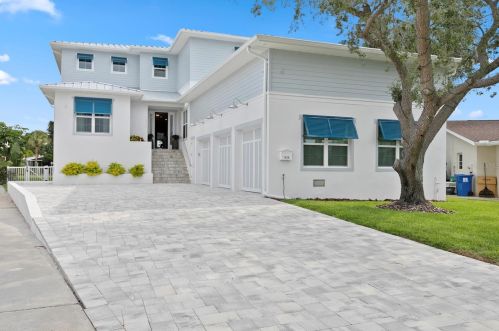1920 Arrowhead Dr, Saint Petersburg, FL 33703-1904