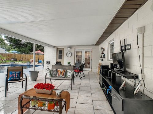 2425 Franklin Dr, Kissimmee FL 34744-2725 exterior