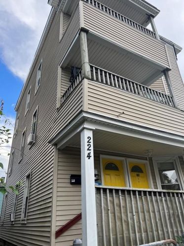 220 Berkshire Ave, Bridgeport, CT 06608-1413