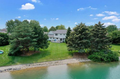 2485 Van View Ct, Green Bay, WI 54311-6243