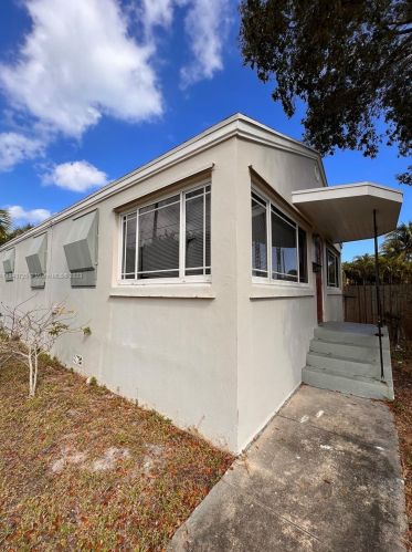 439 47th St, West Palm Beach FL  33407-2939 exterior