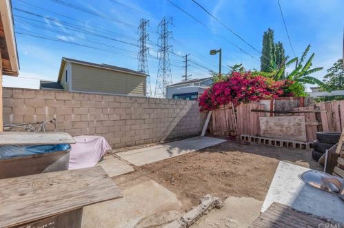 129 69th Way, Long Beach CA  90805-1237 exterior