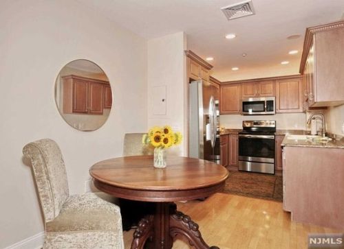 3402 Rio Vista Dr, Mahwah NJ  07430-4005 exterior