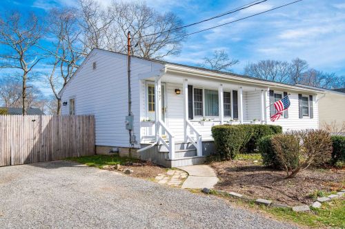 1997 Lincoln Ave, Holbrook, NY 11741-2236