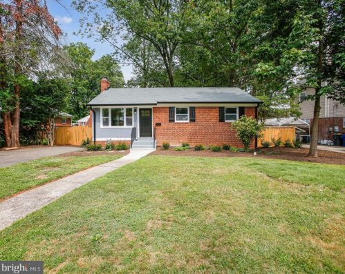 3211 Holly Hill Dr, Falls Church, VA 22042-3656