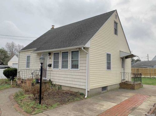 16 Howells Rd, Bayshore, NY 11706-6518