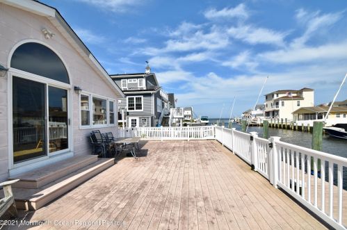 258 Teakwood Dr, Berkeley Township NJ  08721-3122 exterior