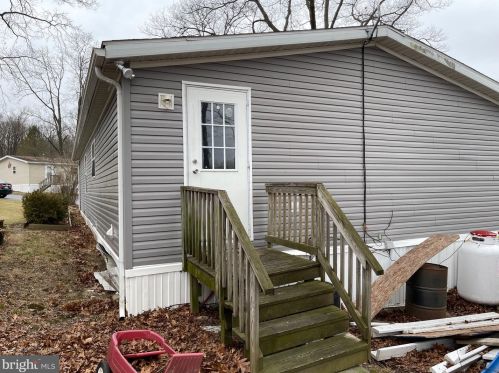 17 Mountain Top Ln, Beartown, PA 17555-9230