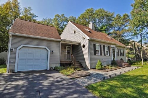15 Blueberry Dr, New Bedford, MA 02743-1741