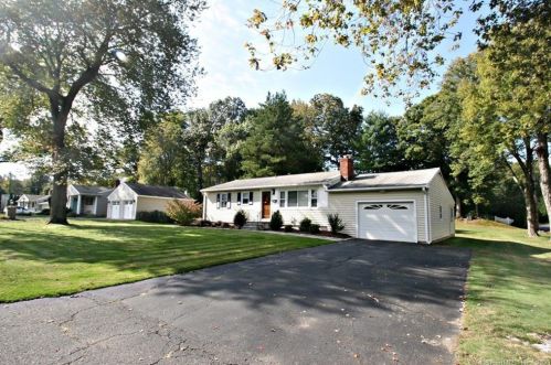 4 Randall Dr, Bridgeport, CT 06611-2006