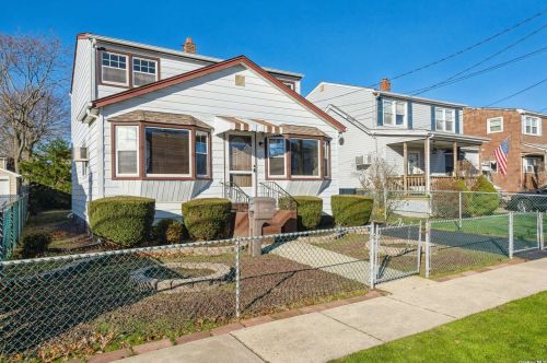 14 Frank Ave, North Bellmore, NY 11710-3004
