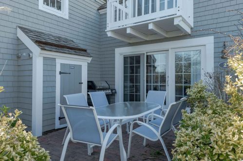 23 Flying Cloud Cir, Mashpee MA 02649-4708 exterior