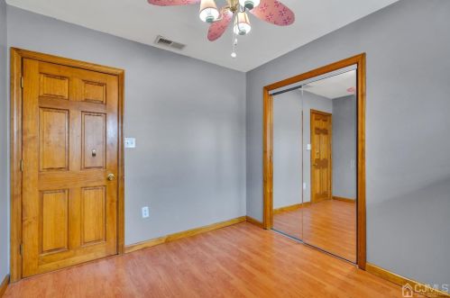 4 Charles Ter, Piscataway NJ  08854-5320 exterior