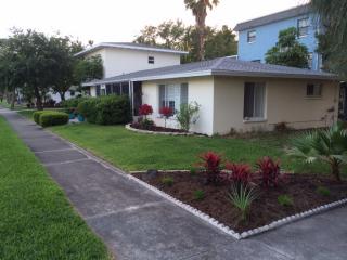 3300 Maritana Dr, Saint Petersburg FL  33706-4037 exterior