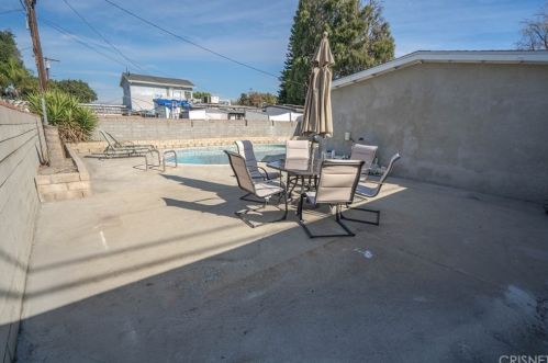 8341 Cantaloupe Ave, Van Nuys CA 91402-3806 exterior