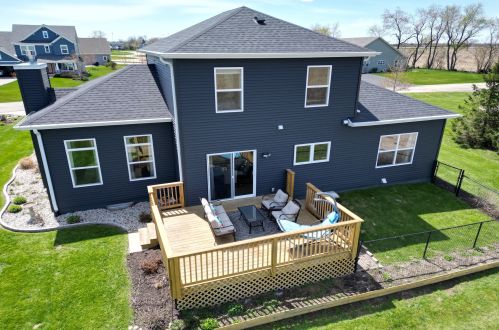 528 Woodlawn Dr, Williams Bay, WI 53191-3716