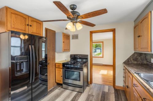899 Waverly Pl, Green Bay, WI 54304-3669