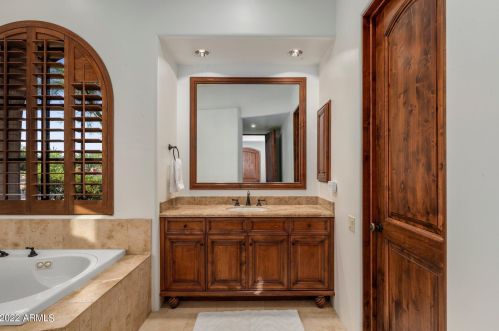 8537 Los Gatos Dr, Scottsdale AZ 85255-5063 exterior