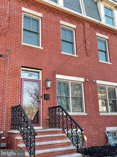 423 6th St, Camden, NJ 08103-1337