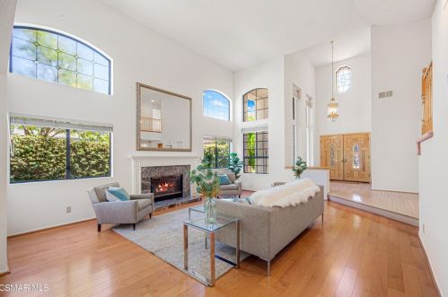 5805 Rainbow Hill Rd, Calabasas CA  91301-4636 exterior