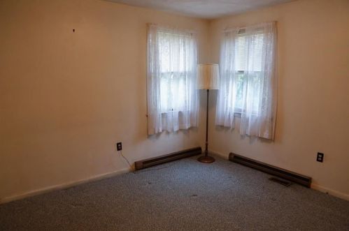 28 Manor Dr, South Kingstown RI  02882-5412 exterior