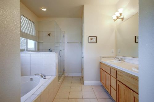 5890 Yuste Ln, Hollister CA  95023-9538 exterior