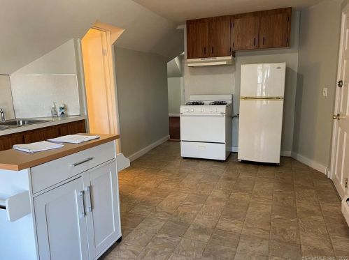 95 Sunnyside Ave, Waterbury CT  06708-3524 exterior