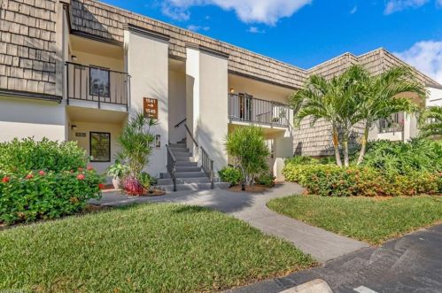 1541 Oyster Catcher Pt, Naples, FL 34105-2689
