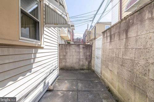 1424 Jackson St, Philadelphia PA 19145-3617 exterior