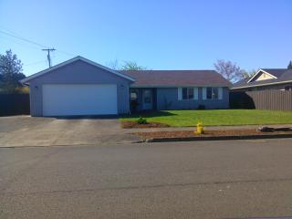 820 Vine St, Lebanon OR  97355-2033 exterior
