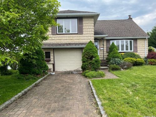 35 Marbourne Rd, Bethpage, NY 11714-6414