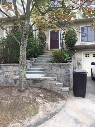 83 Krystal Dr, Somers Town, NY 10589-3035