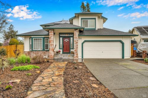 1138 Meridian Cir, Santa Rosa, CA 95401-4937