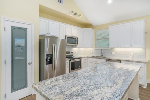 4022 Fort Bend Dr, Galveston TX  77554 exterior