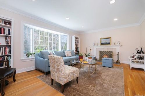 93 Runyon Pl, Scarsdale, NY 10583-7024