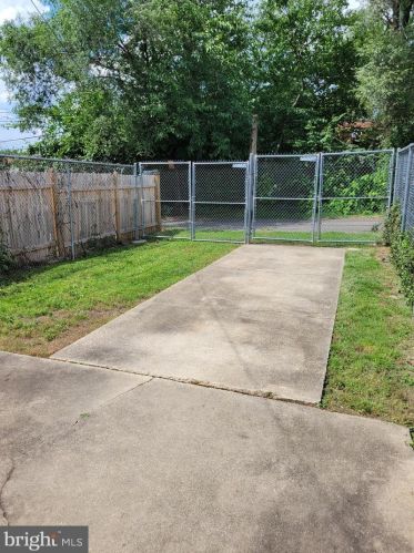 3438 Croffut Pl, Washington, DC 20019-8235