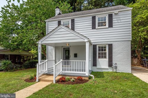 2910 Marshall St, Falls Church, VA 22042-1917