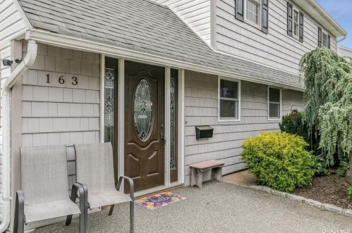 163 Friends Ln, Westbury, NY 11590-6505