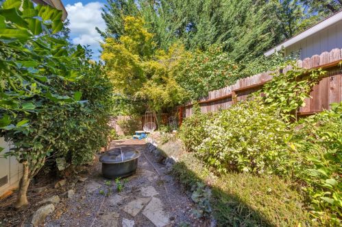 217 Fairmont Dr, Grass Valley CA  95945-9708 exterior
