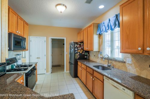 22 Goldensprings Dr, Lakewood NJ  08701-7382 exterior