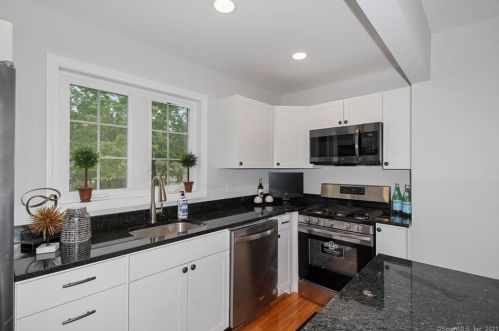 83 Wade Ave, Bloomfield, CT 06002-3329