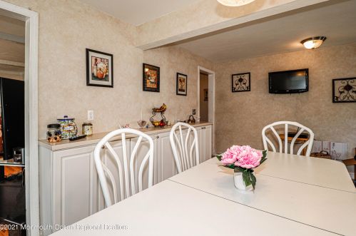 40 Irving Pl, Tinton Falls NJ  07724-1625 exterior