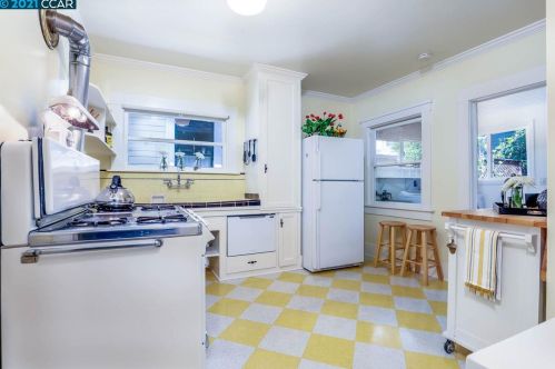 4171 Howe St, Oakland CA  94611-5117 exterior