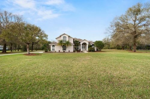 911 Lake Thomas Ln, Lutz, FL 33548-6477